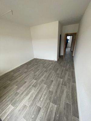 Wohnzimmer aus Richtung vom Balkon.jpg