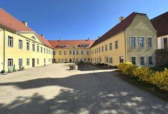 Schloßhof, Gebäudeansicht