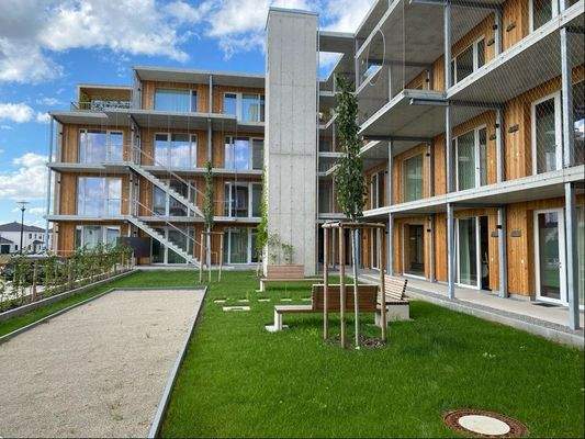 Gemeinschaftsfläche vor der Wohnanlage