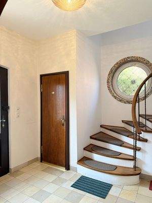 Diele im EG mit Treppenhaus