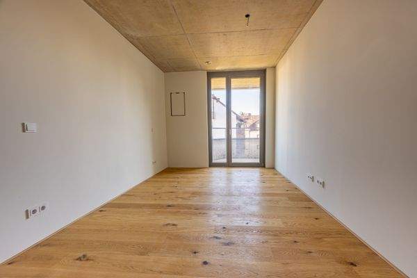 Masterschlafzimmer mit bodentiefem Fenster - HERDERGÄRTEN 1.3.2