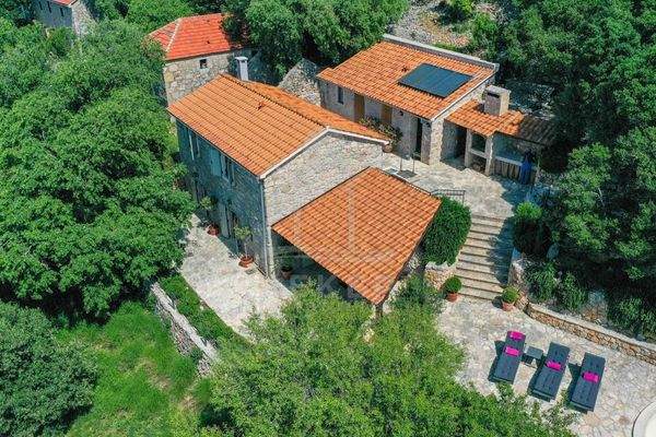 2.000 m² großes Grundstück