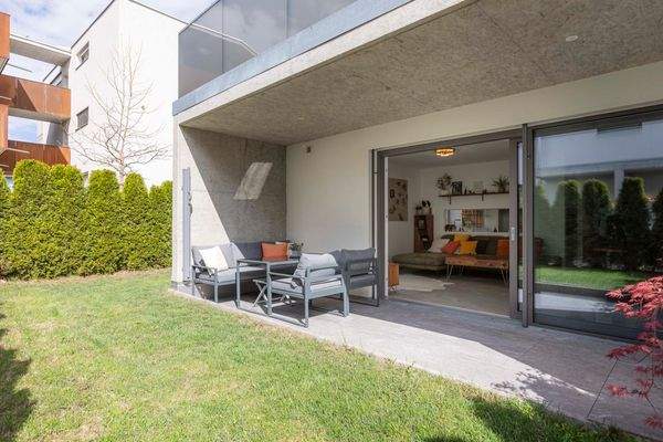 Terrasse mit Garten