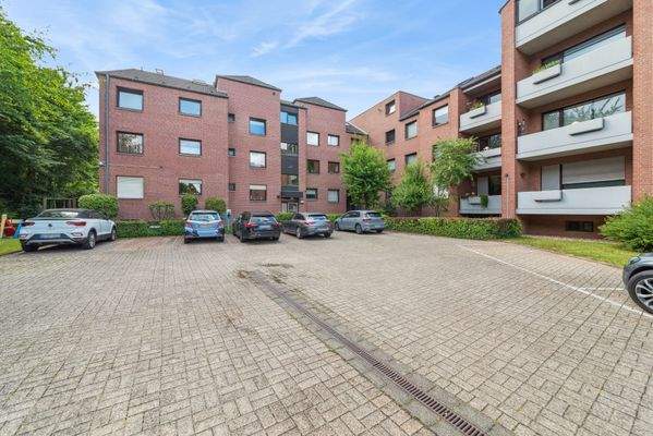 Stellplatz und Hausansicht