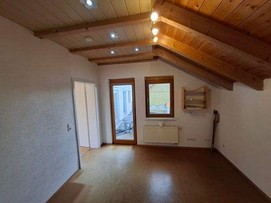 OG: Büro oder Kinderzimmer mit Balkonzugang