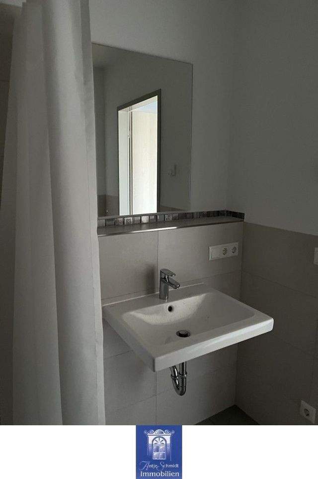 Wohntraum im Erstbezug! Fußbodenheizung, EBK, modernes Bad, schöner Balkon! Lift! - Photo 4