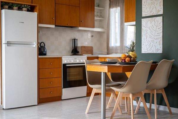 Ligaria: Villa mit drei Wohnungen und Pool zu verkaufen