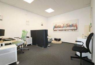 Büroraum mit Eingang