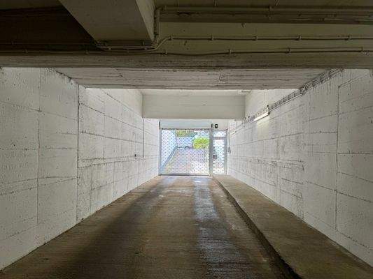 Tiefgaragenzufahrt
