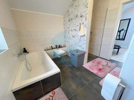 Badezimmer 2 Dachgeschoss