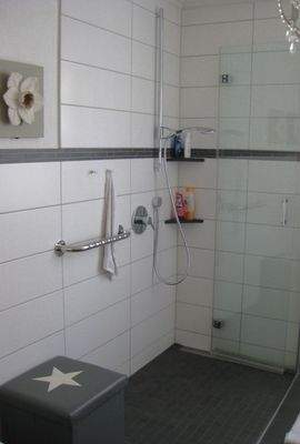 Bad mit bodengleicher Dusche 