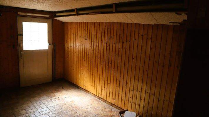 Kellerraum 2 mit Ausgangstür