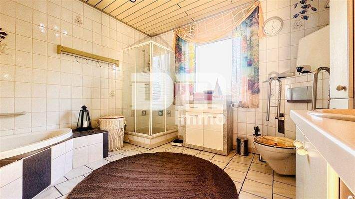 EG WE1 Badezimmer / Wanne / Dusche