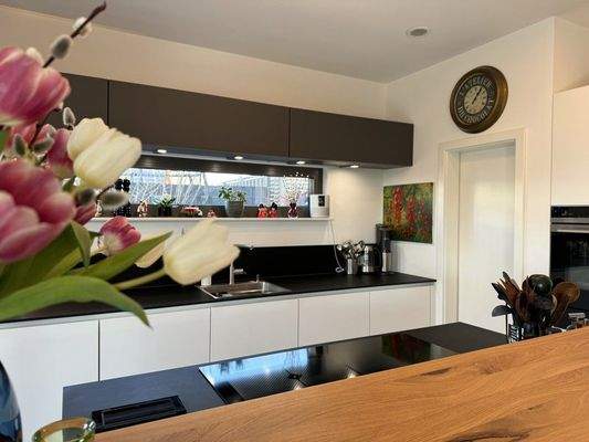 Küche mit Abstellraum