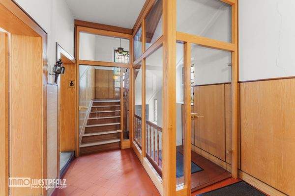 Treppenhaus EG zu OG und KG