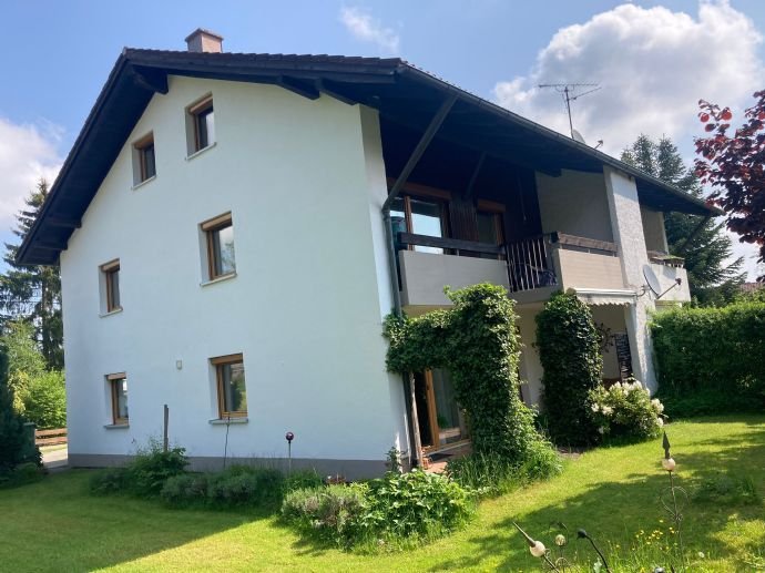 Doppelhaushälfte in schöner Lage von