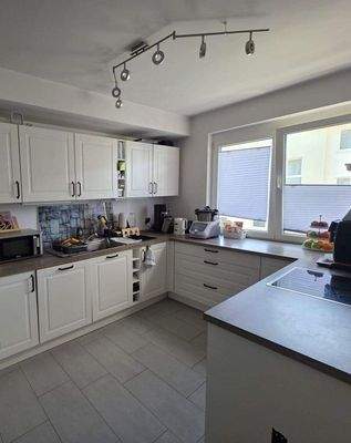 Küche mit Einbaumöbeln