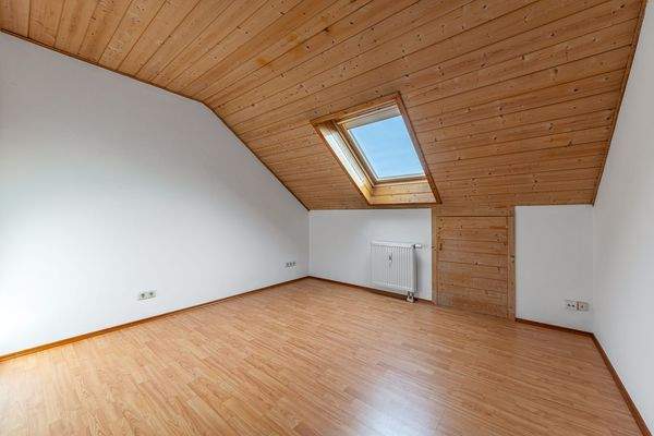 Kinder-/Arbeitszimmer DG