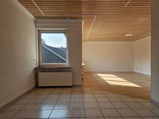 mit einem zusätzlichen Platzangebot für einen Essbereich