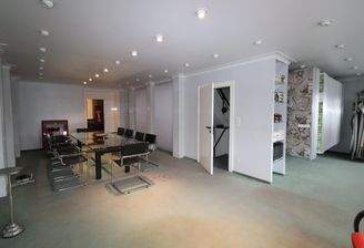 Konferenzraum mit Austellungsfläche