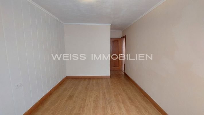 Hauptschlafzimmer mit Ankleidezimmer und Bad en Suite