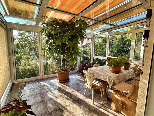 beheizbarer Wintergarten mit Markise