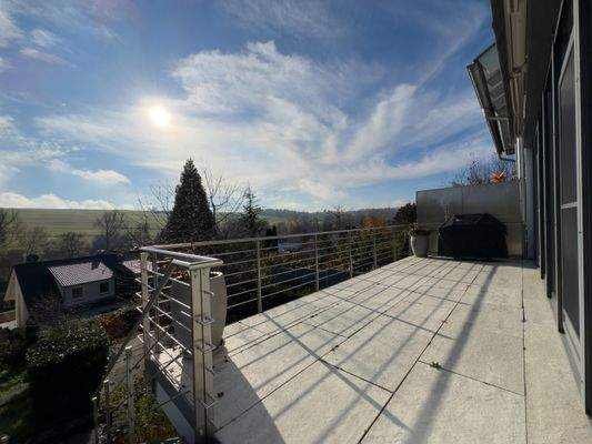 Balkon mit Abgang zum Garten