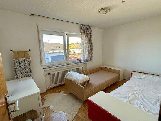 Eines von vier Zimmern im Obergeschoss