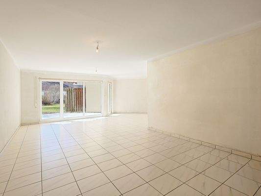 Großzügiger und heller Wohn- und Essbereich