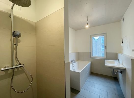 Badezimmer im OG