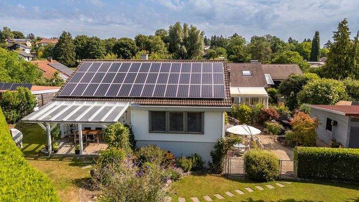 Außenansicht - Modernes EFH mit PV-Anlage
