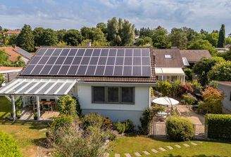 Außenansicht - Modernes EFH mit PV-Anlage