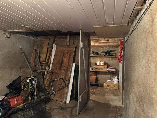 Wirtschaftsgebäude innen