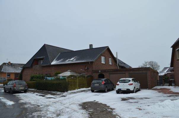 MFH mit Doppelgaragen Ansicht Ost