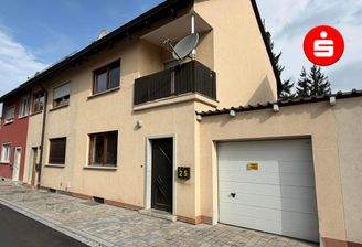 Hausansicht mit Garage