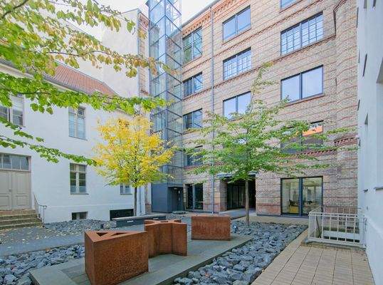 L144 - der große Innenhof