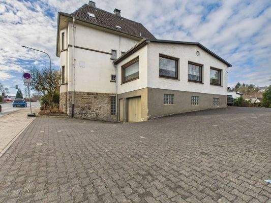 CAM04232G0-PR0052-STILL019