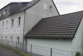 Hausrückseite mit angebauten Nebengebäude