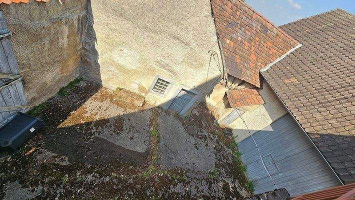 Teilansichten Hof (2).jpg