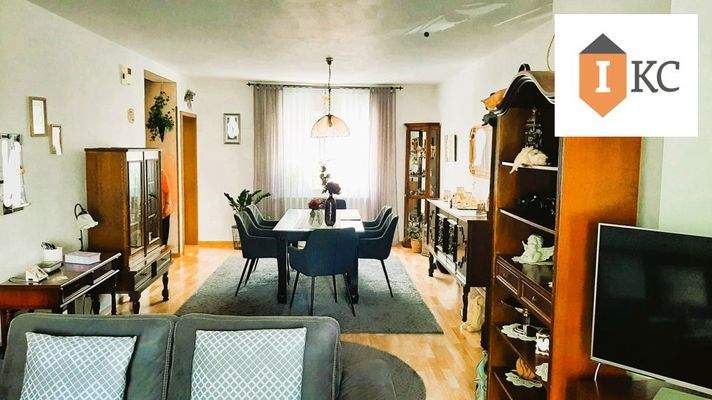 Blick ins Esszimmer 1. OG