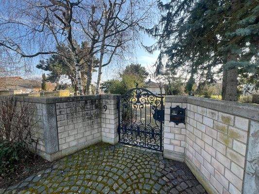 Eingangstür zum Grundstück