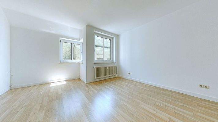 geräumiges Schlafzimmer