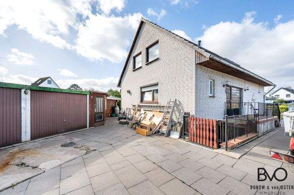 Innenhof und Parkflächen