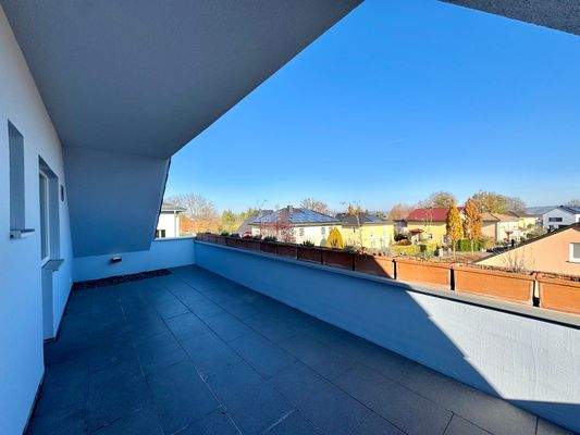Großzügige Dachterrasse mit atemberaubendem Weitblick zum Fernsehturm