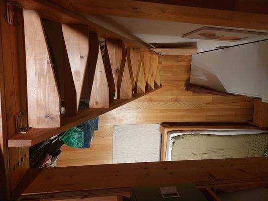 Aufgang zum Speicherdachausbau.jpg