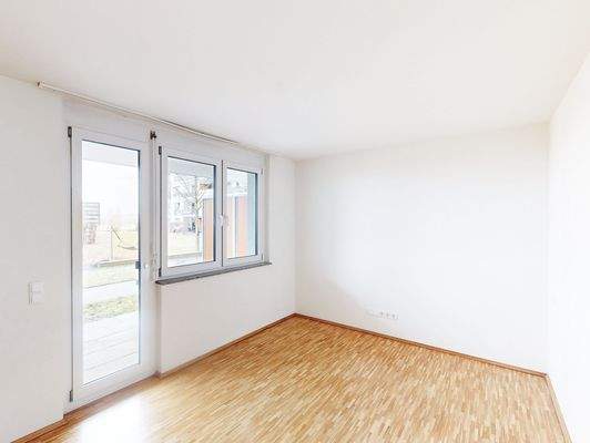 Schlafzimmer mit Zugang zur Terrasse