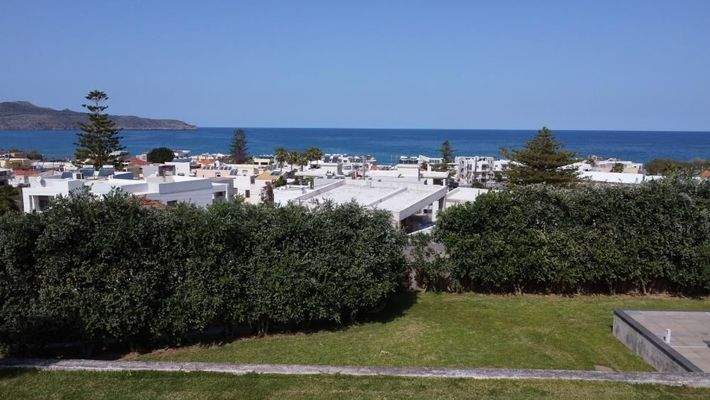 Kreta, Stalos: Luxuriöse Villa mit Meerblick in Strandnähe zu verkaufen