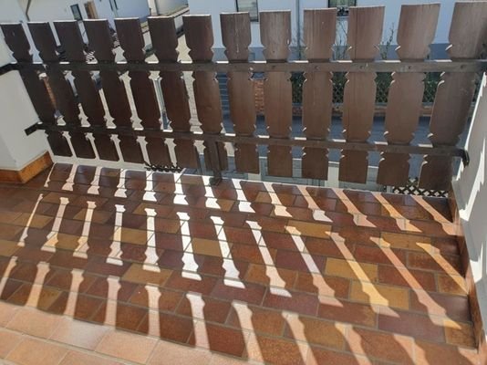 zum Balkon