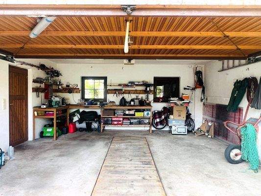 Doppelgarage mit Montagegrube