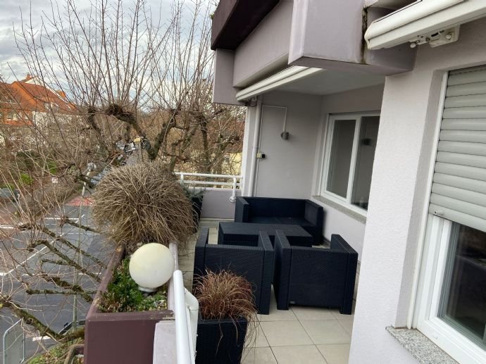 Großzügige 2-Zi-Wohnung mit großem Balkon in Bad Homburg-von privat